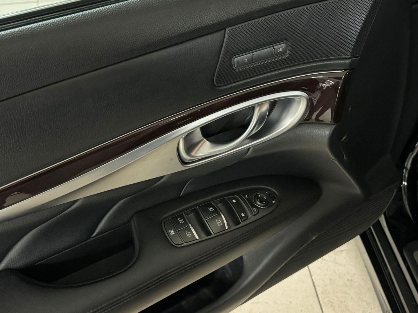 Infiniti M