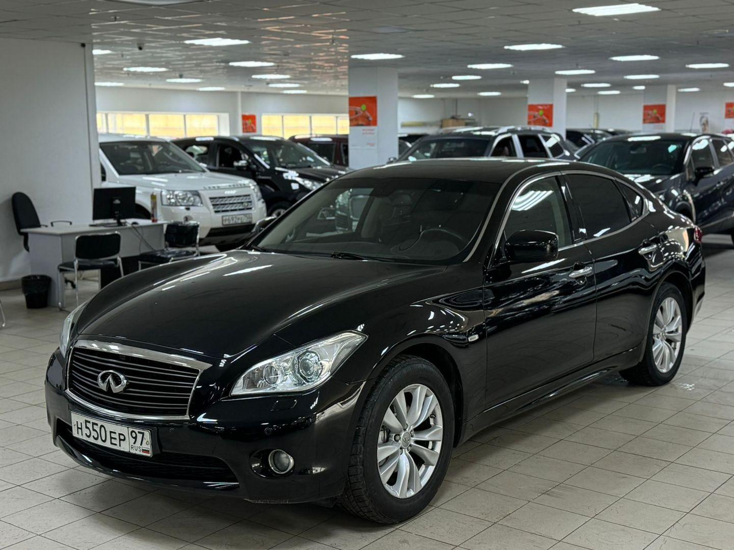 Infiniti M