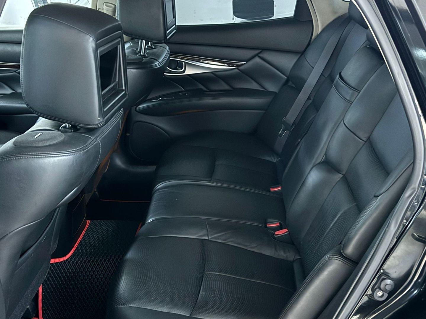 Infiniti M