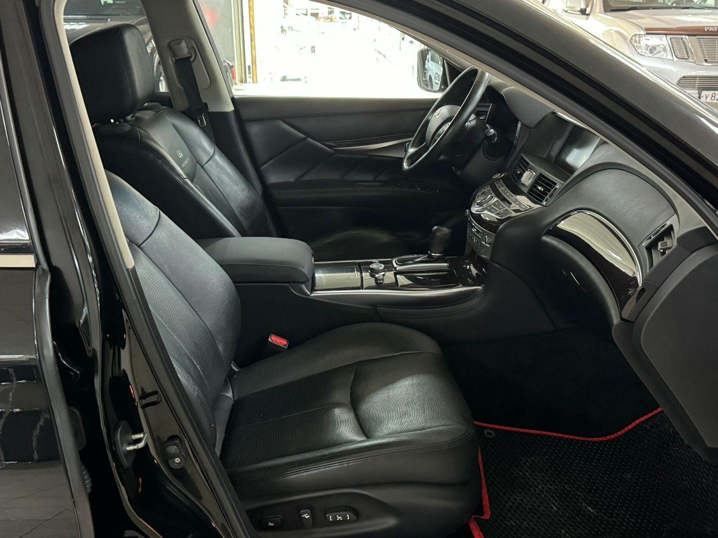 Infiniti M