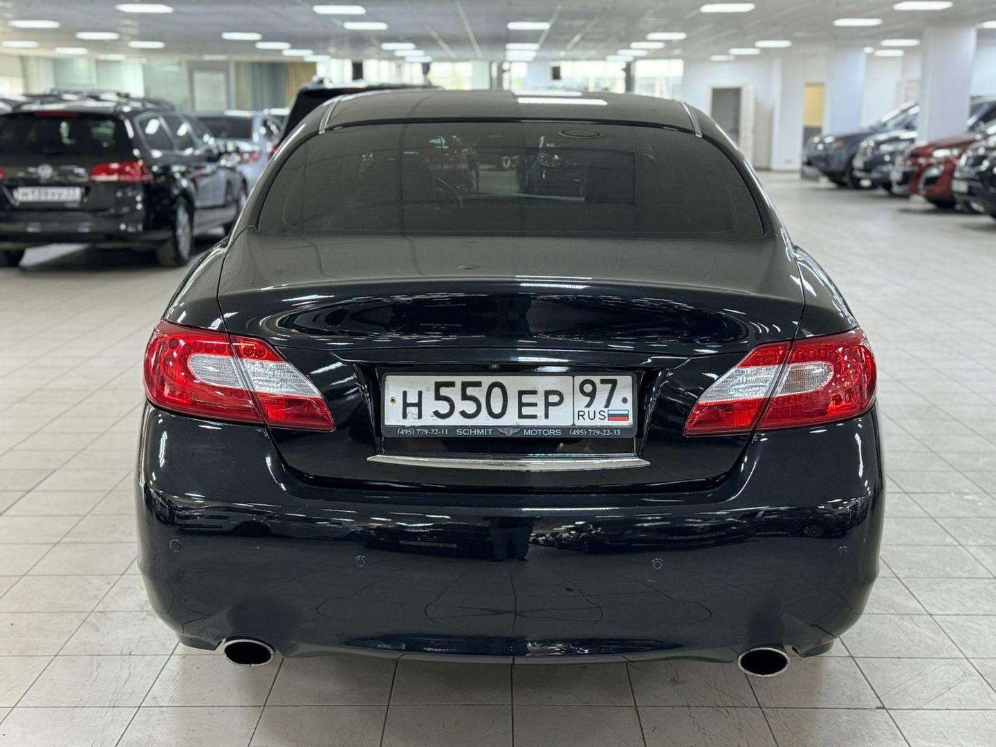 Infiniti M