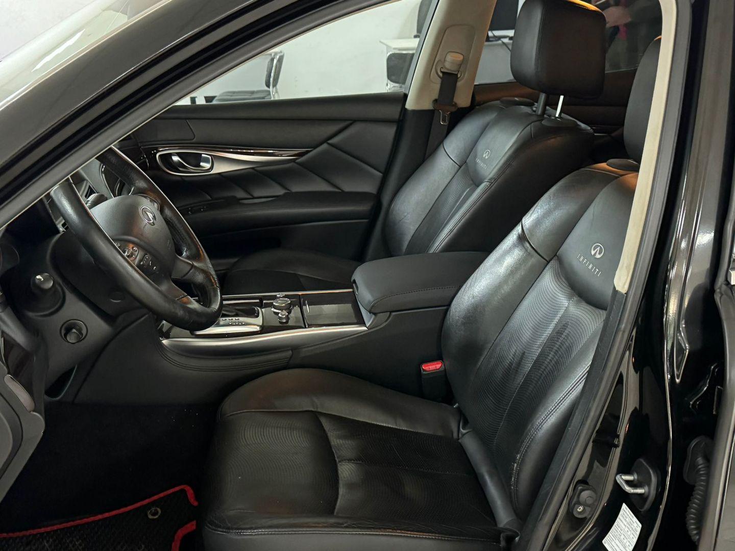 Infiniti M