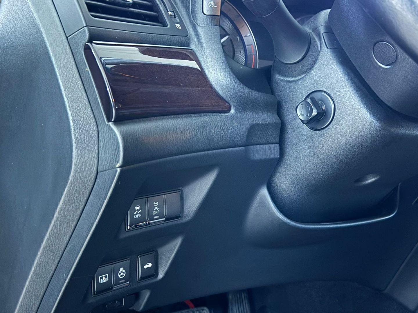 Infiniti M