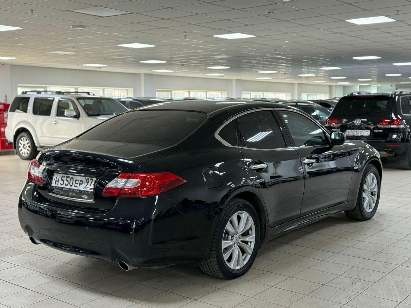Infiniti M