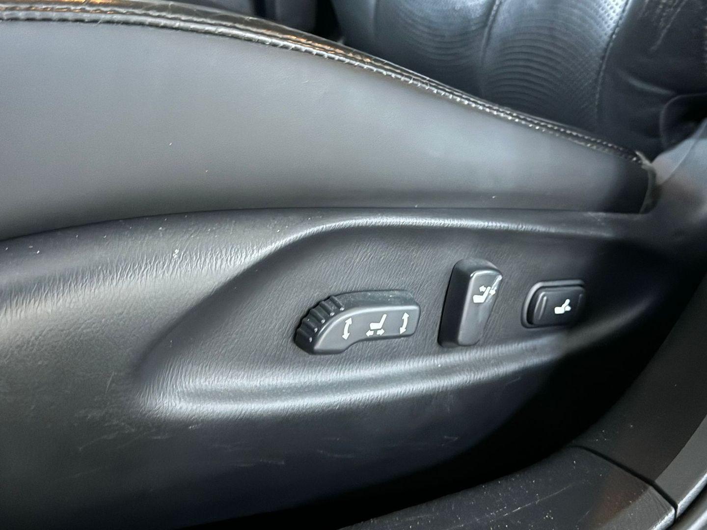 Infiniti M