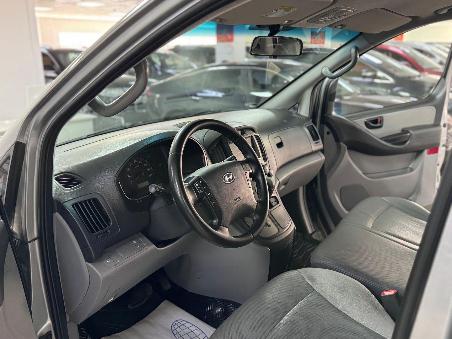 Hyundai Grand Starex