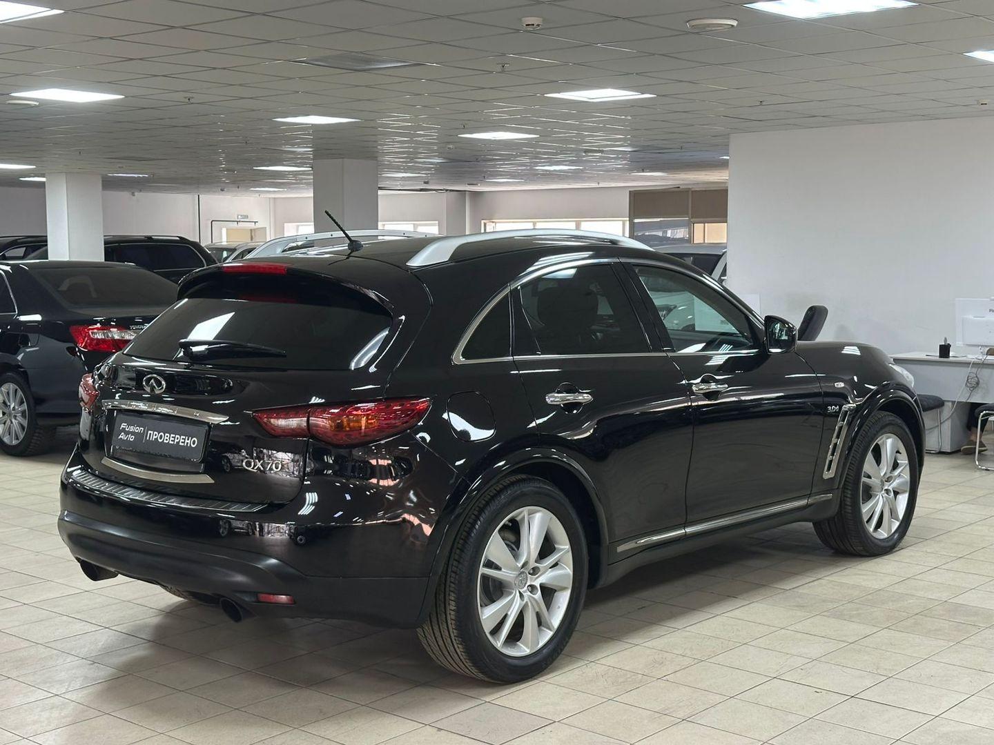 Infiniti QX70