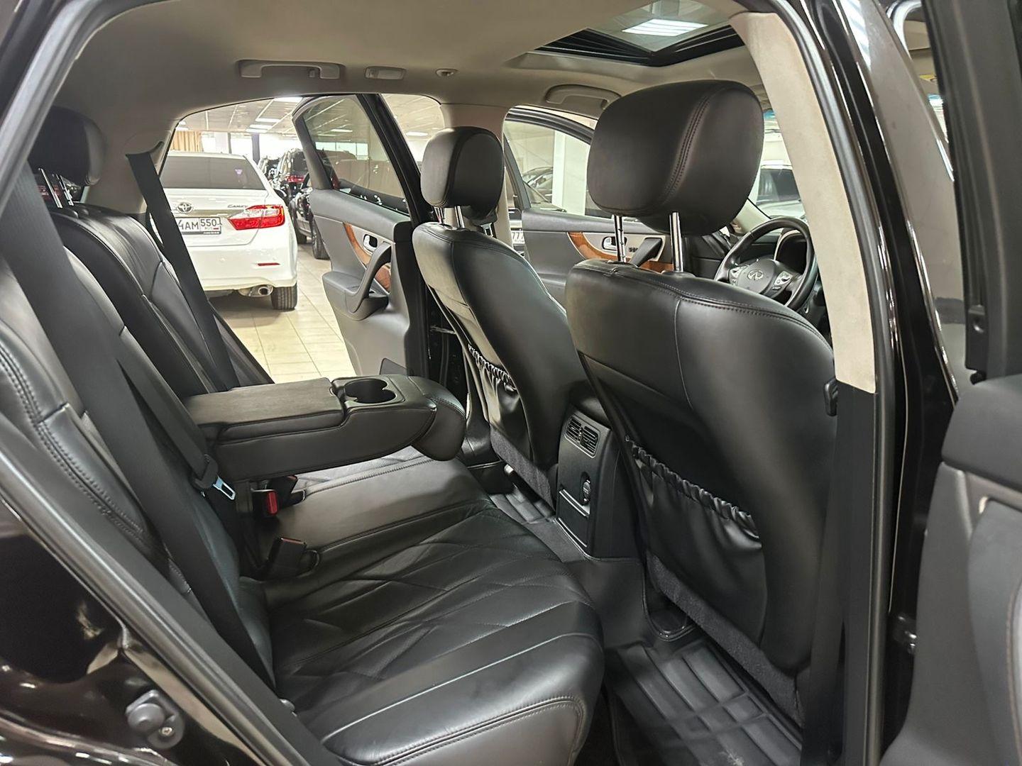 Infiniti QX70