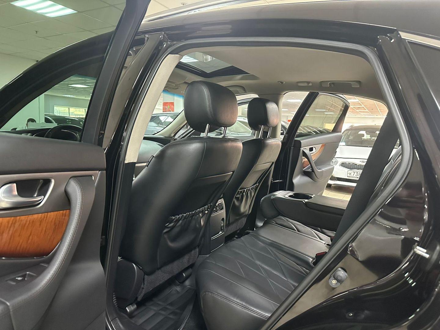 Infiniti QX70