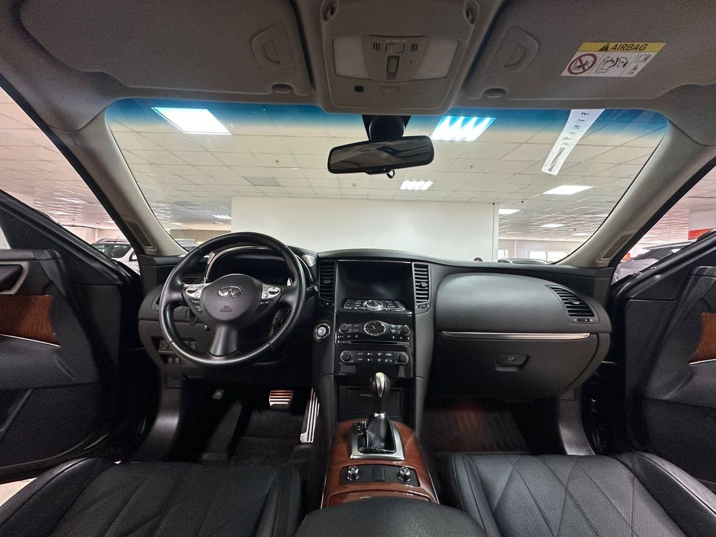Infiniti QX70