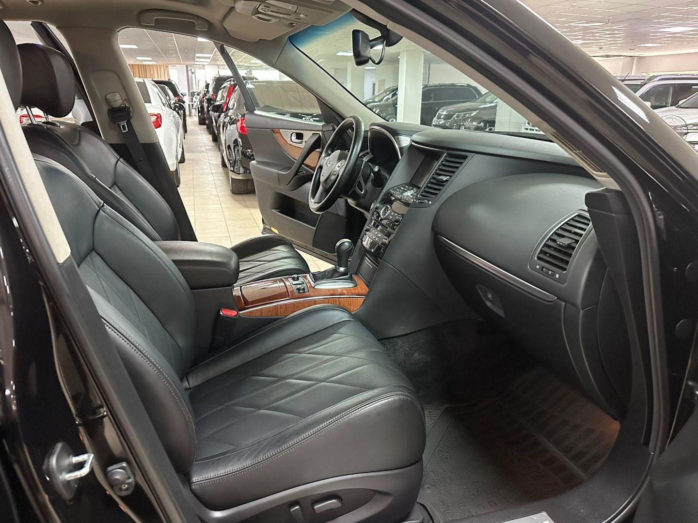 Infiniti QX70