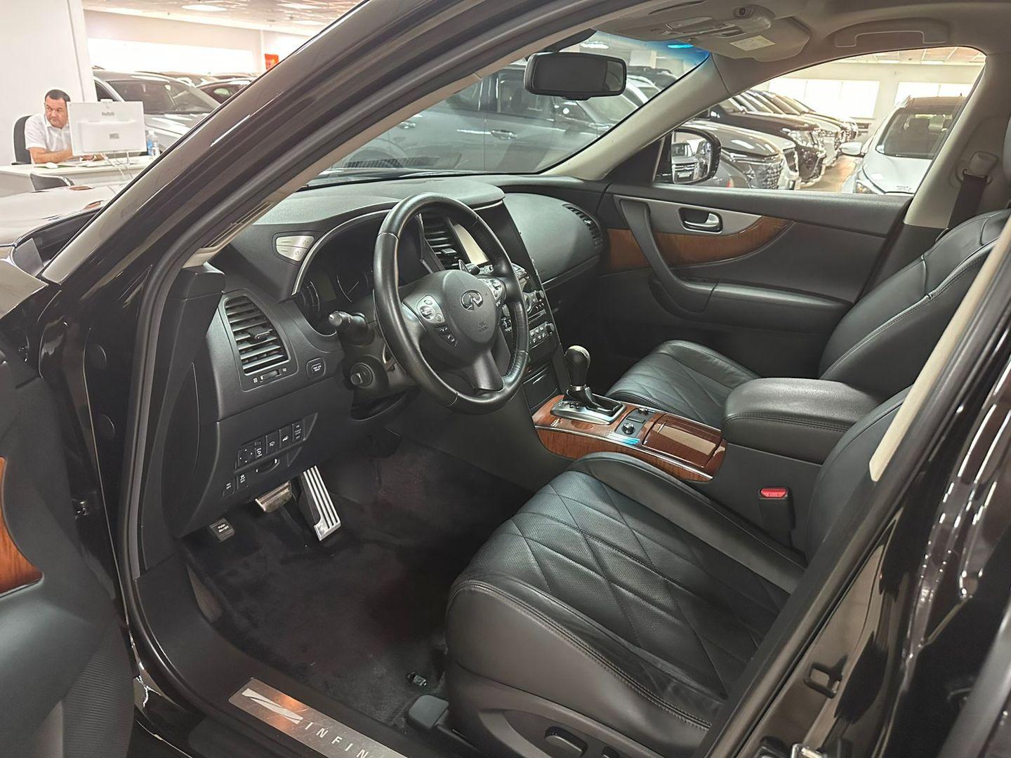 Infiniti QX70