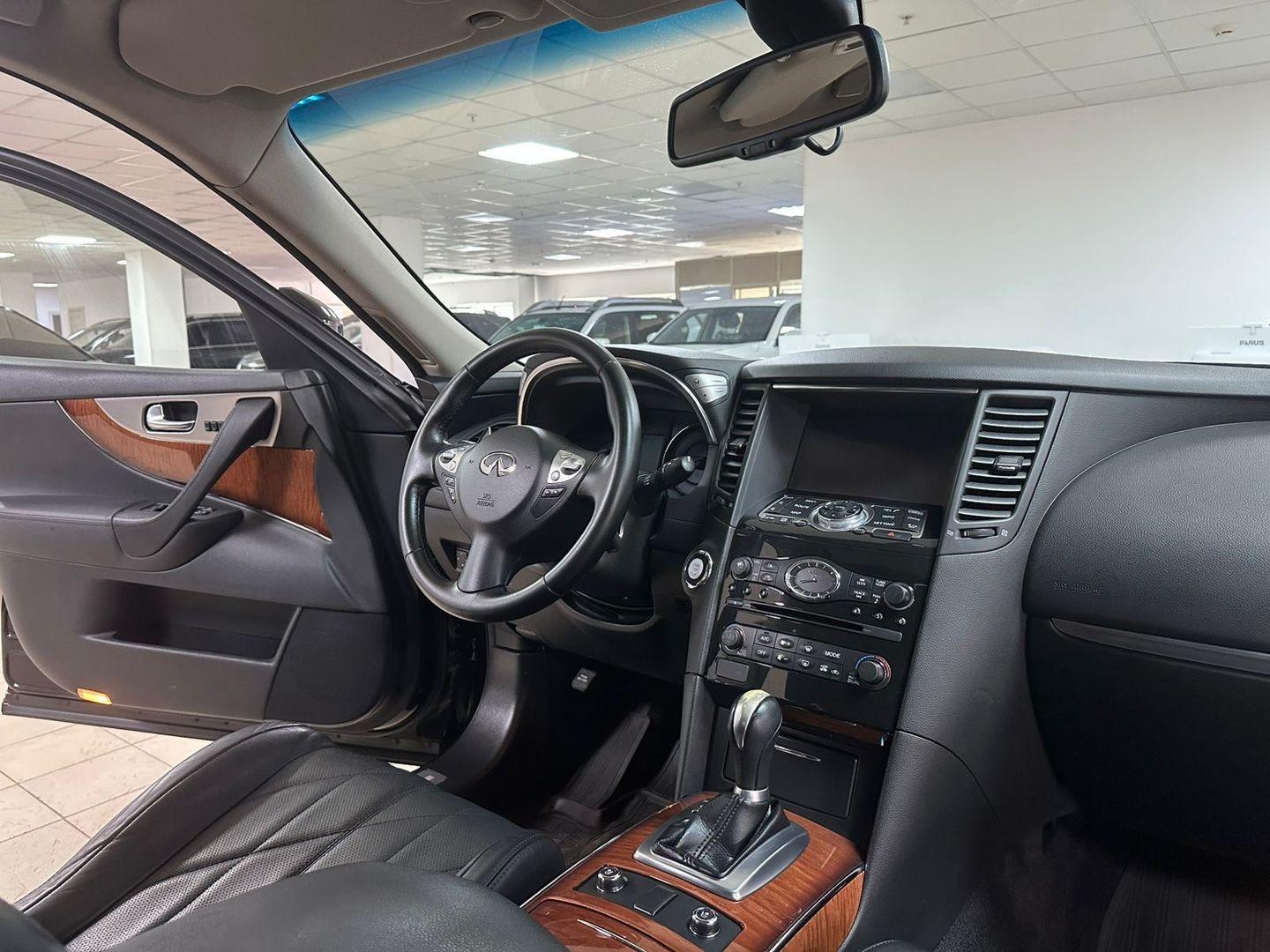 Infiniti QX70
