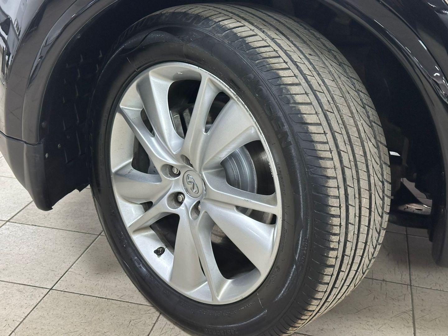 Infiniti QX70