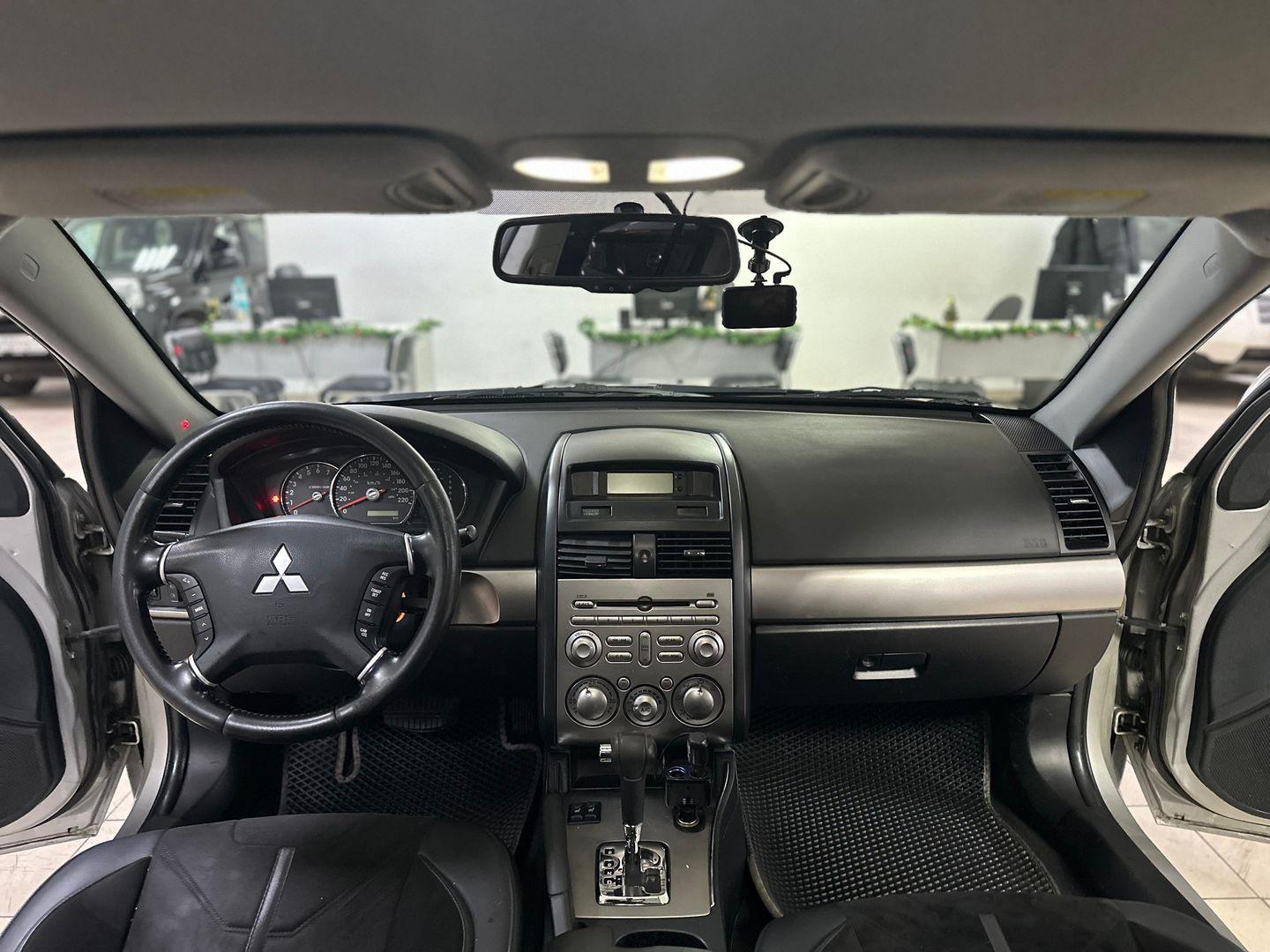 Mitsubishi Galant