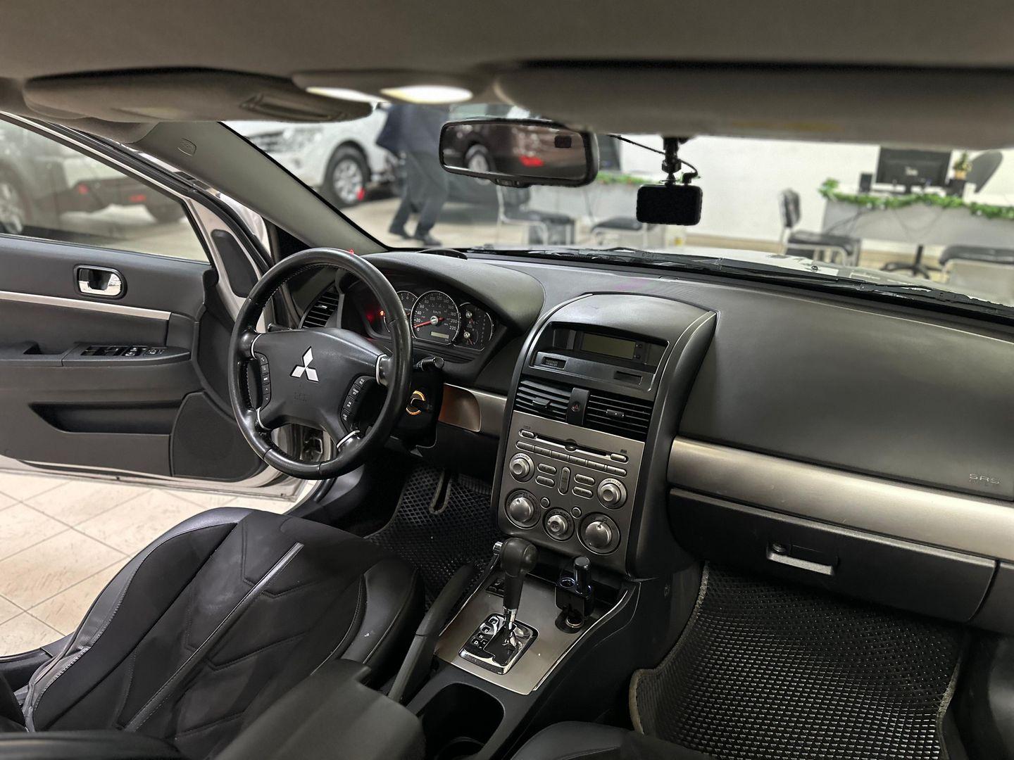 Mitsubishi Galant