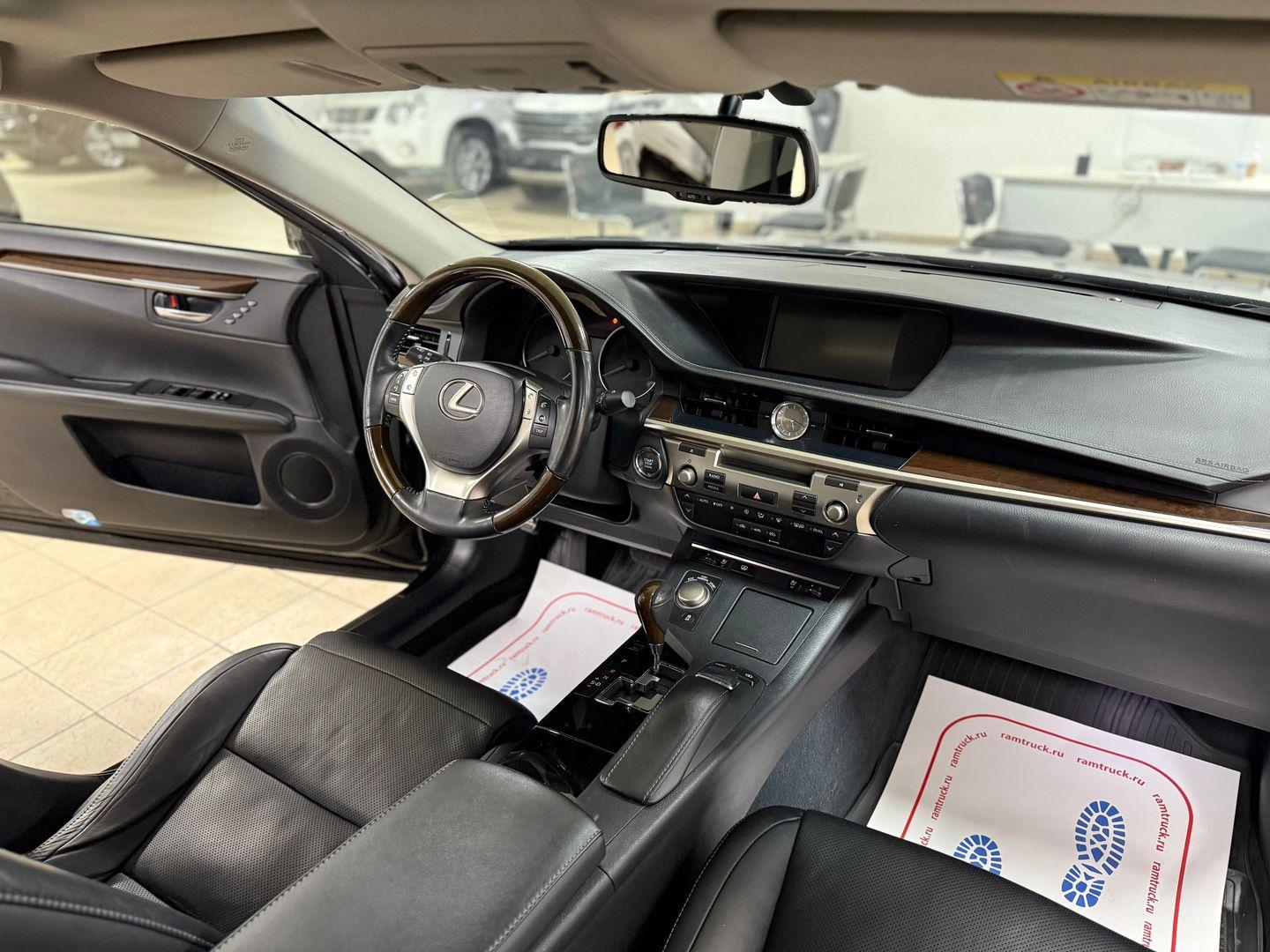 Lexus ES
