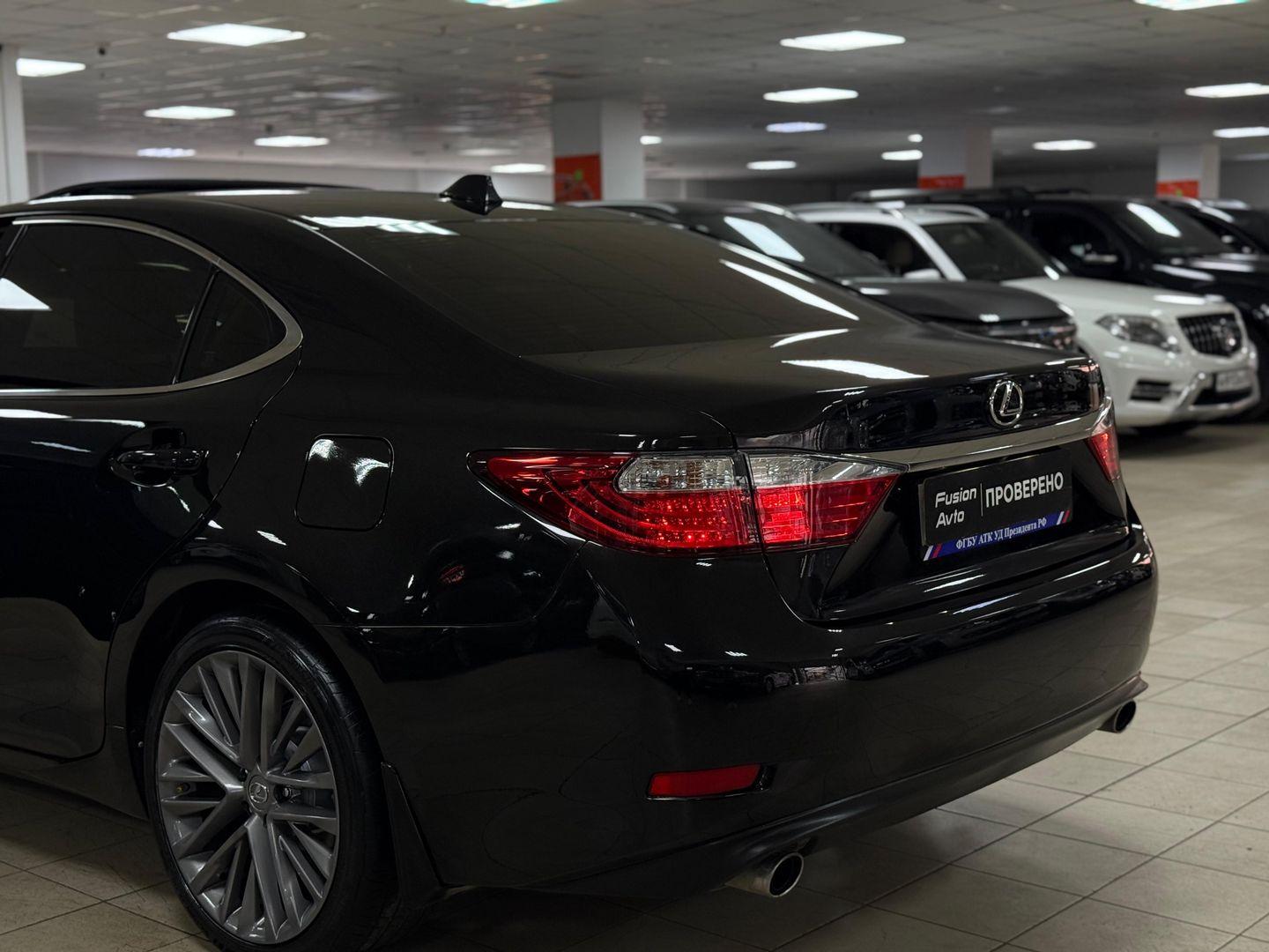 Lexus ES