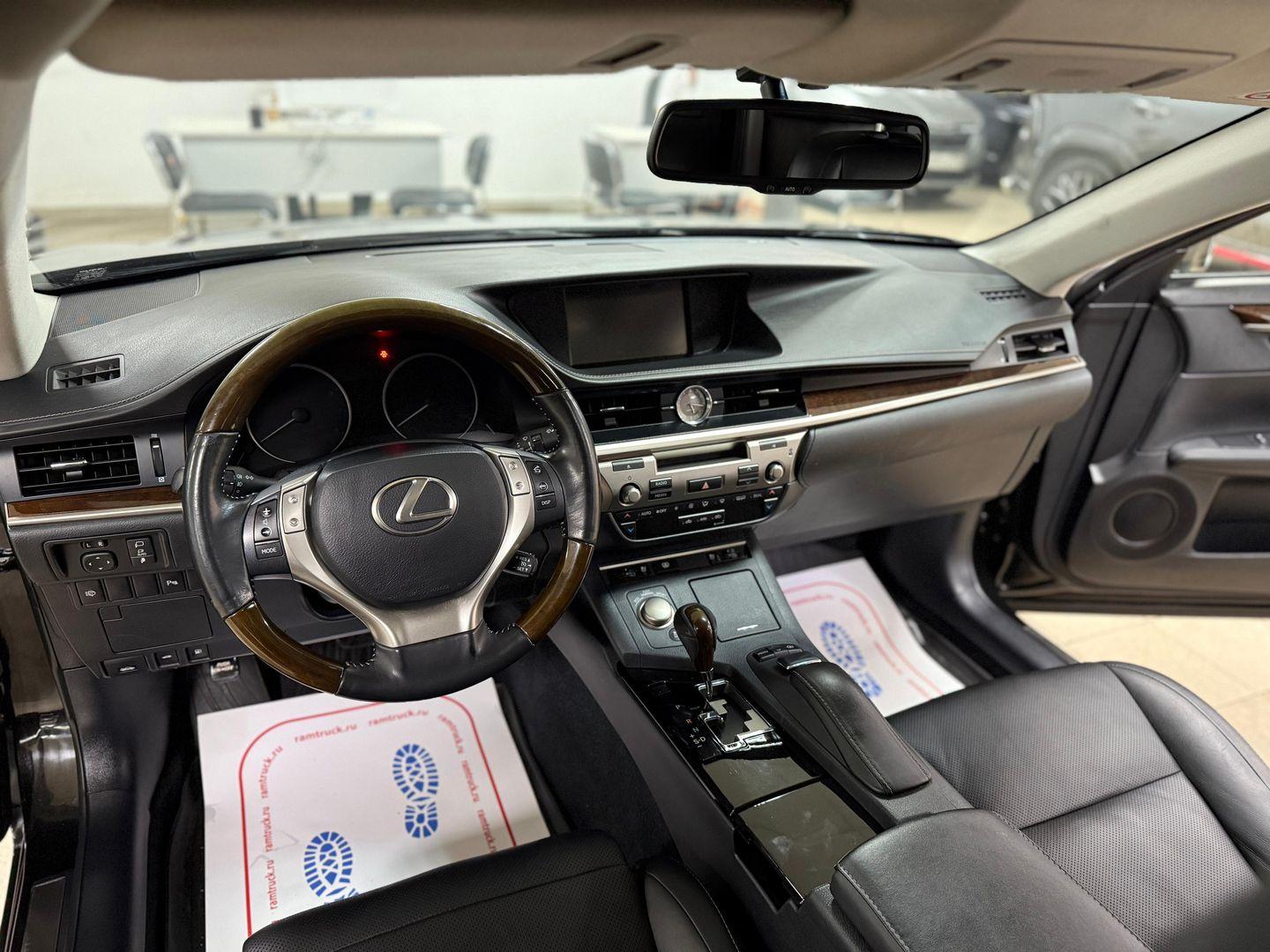 Lexus ES