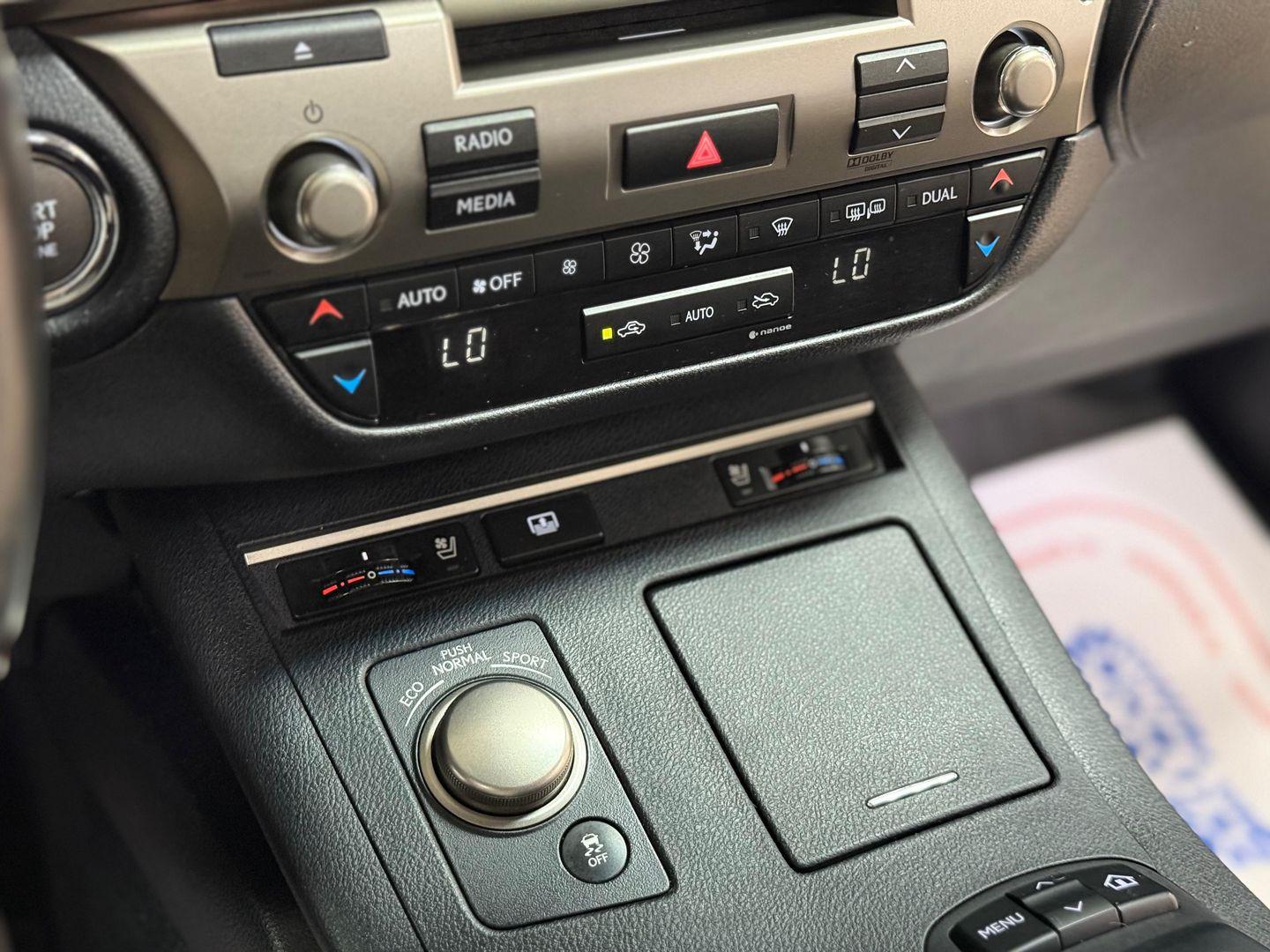 Lexus ES
