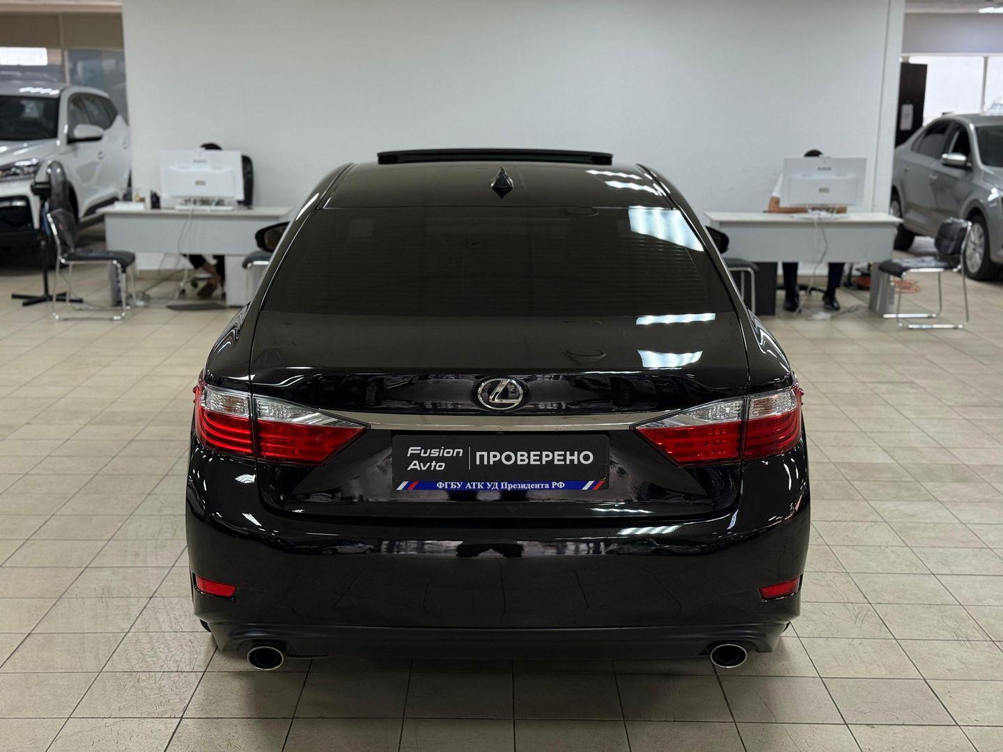 Lexus ES