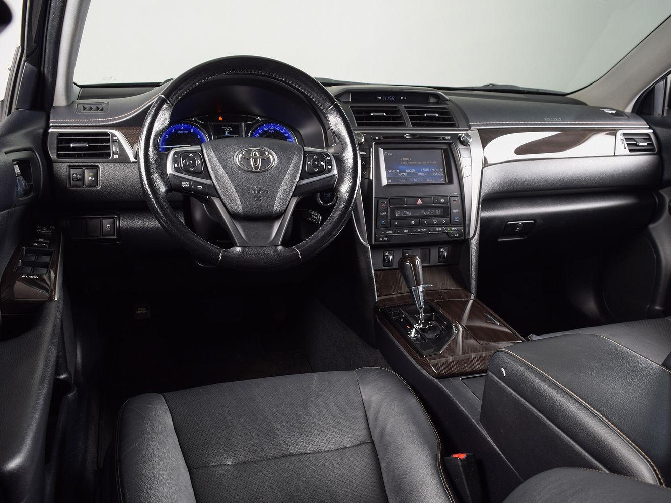 Toyota Camry, 2016