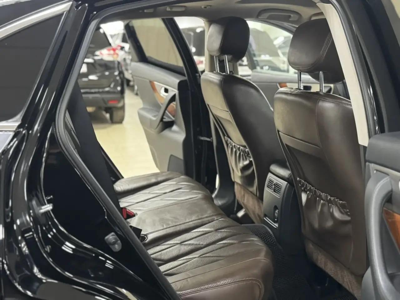 Infiniti QX70