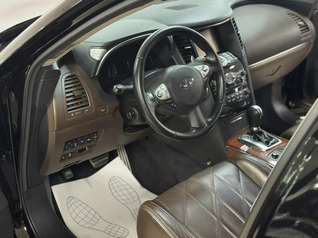 Infiniti QX70