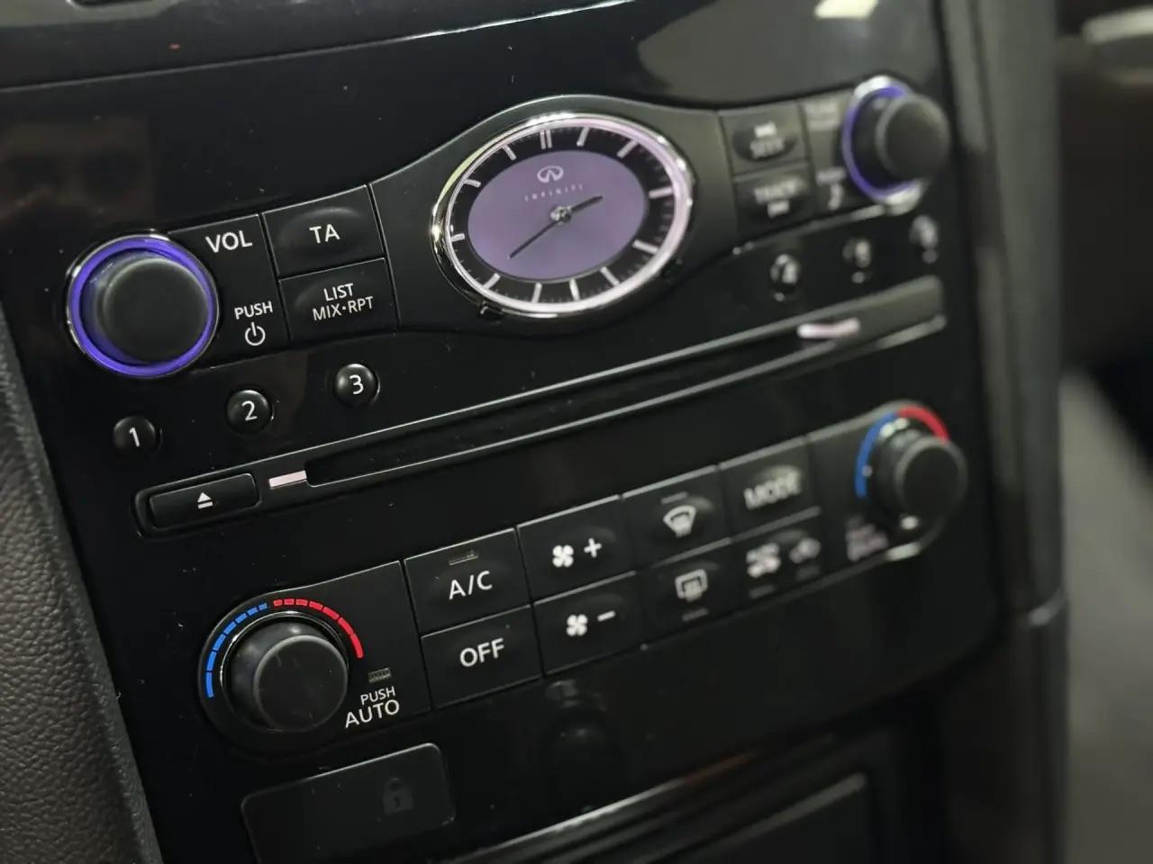 Infiniti QX70