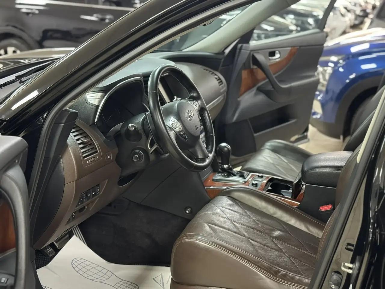 Infiniti QX70