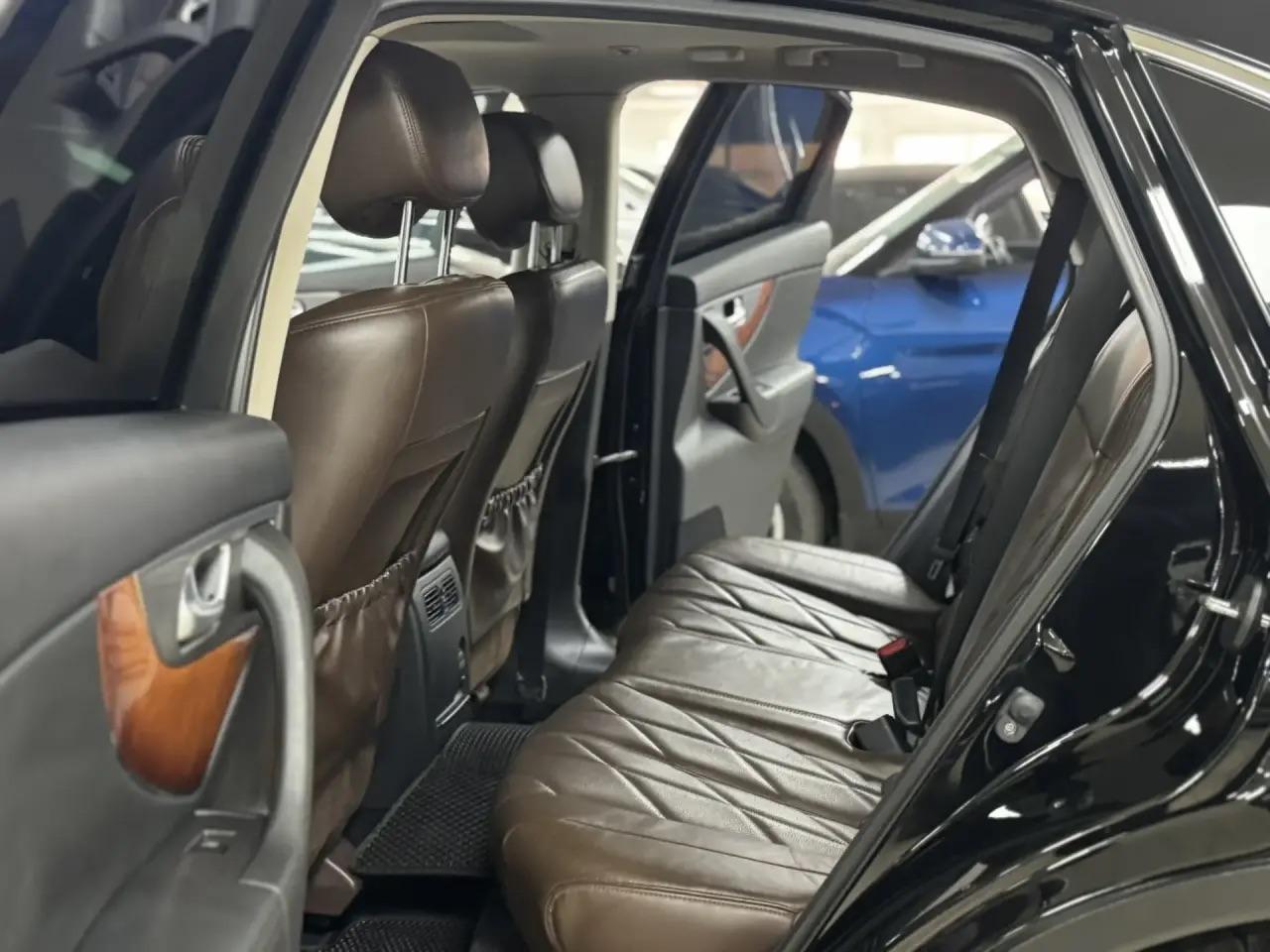Infiniti QX70