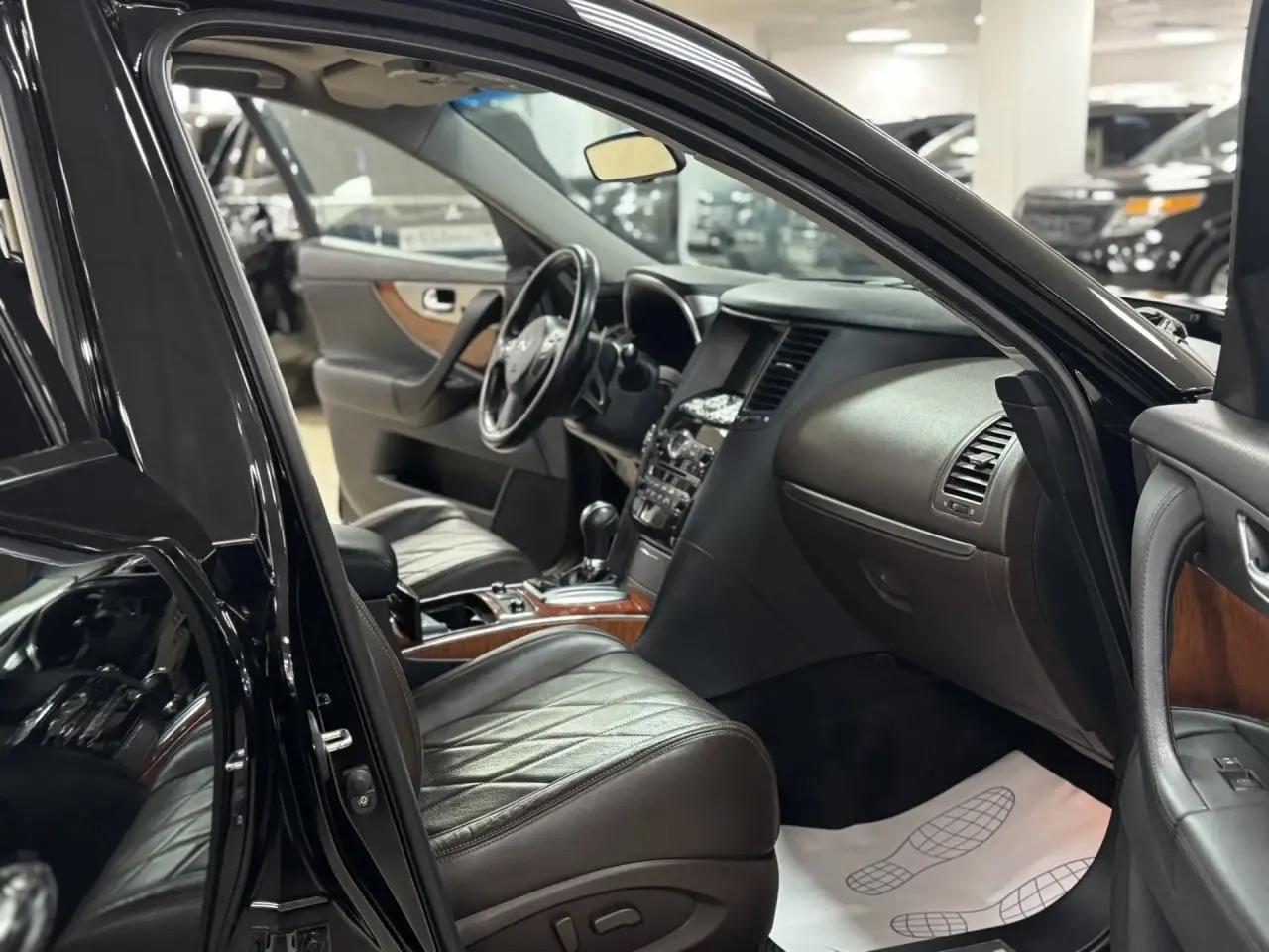Infiniti QX70