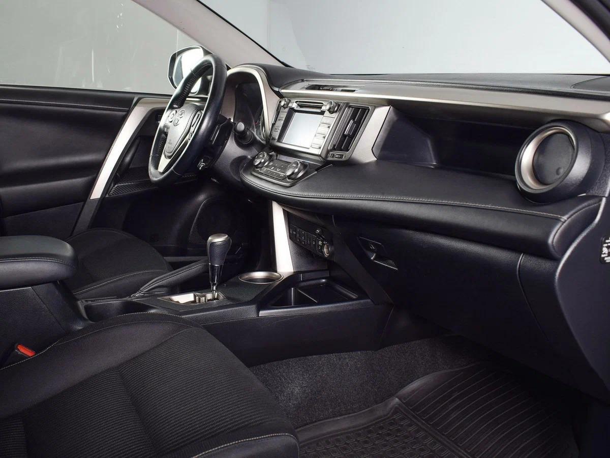 Toyota RAV4, 2015