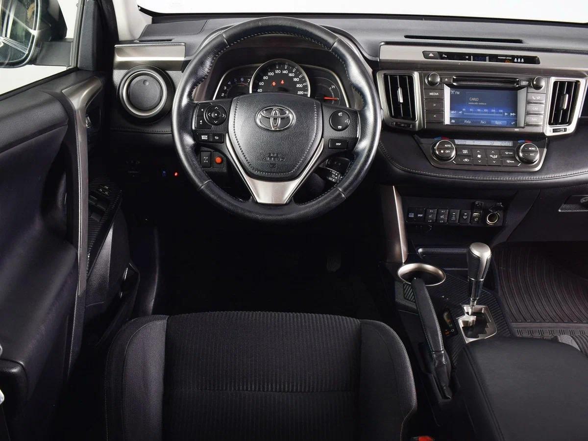 Toyota RAV4, 2015