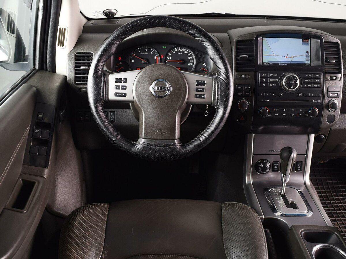 Nissan Navara (Frontier), 2011