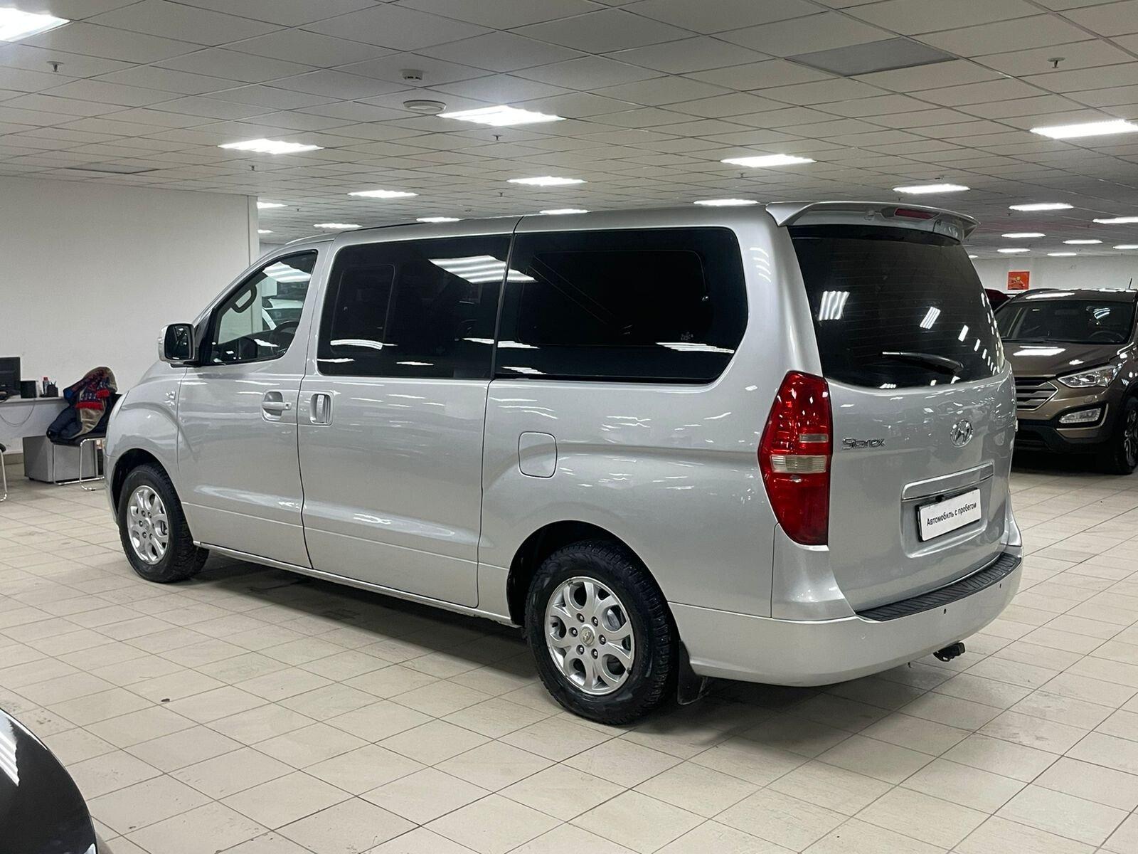 Hyundai Grand Starex