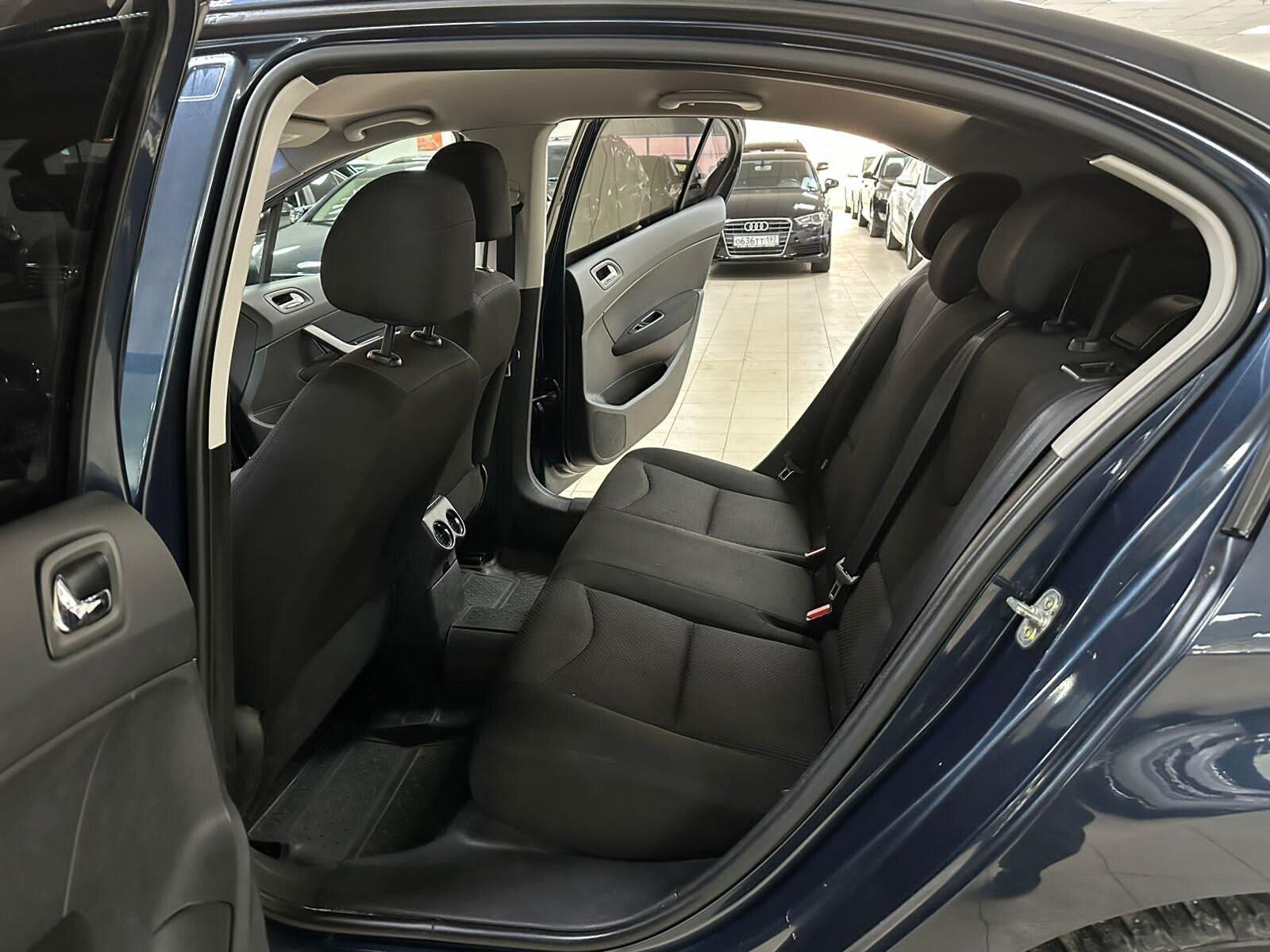 Peugeot 408