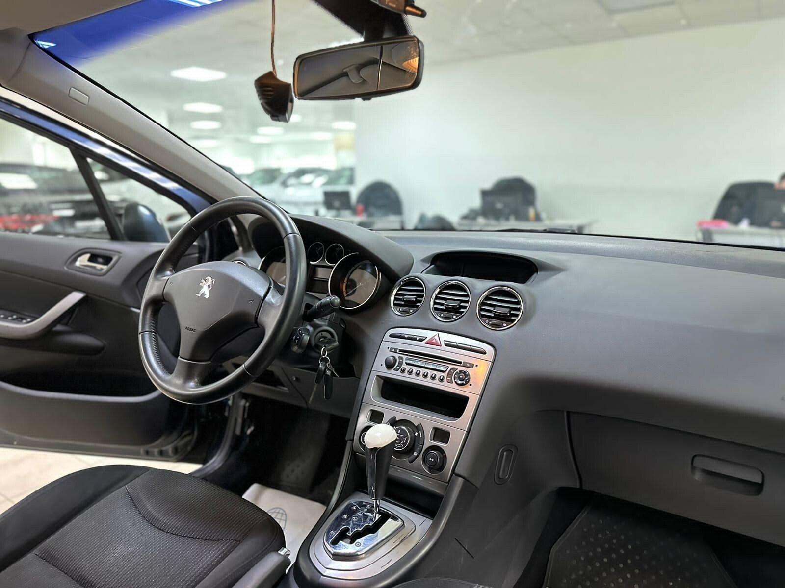 Peugeot 408