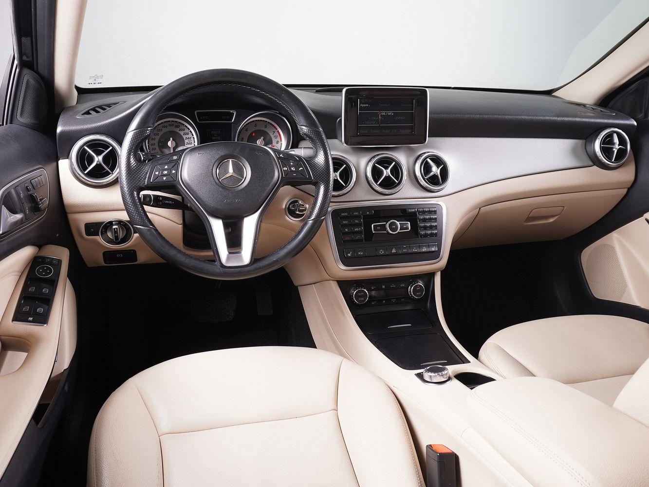 Mercedes-Benz GLA, 2015