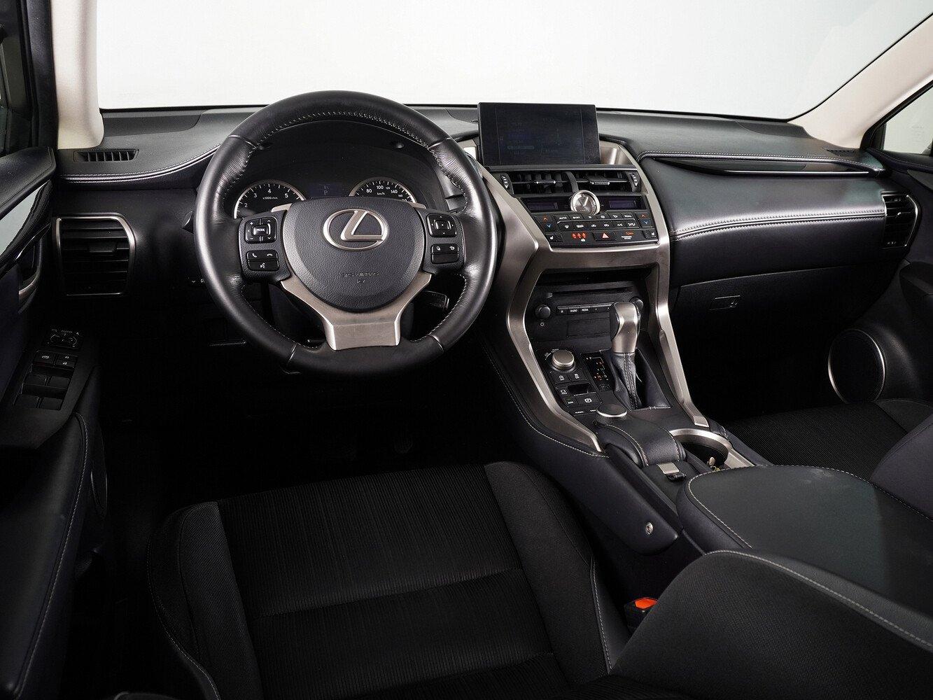 Lexus NX, 2017