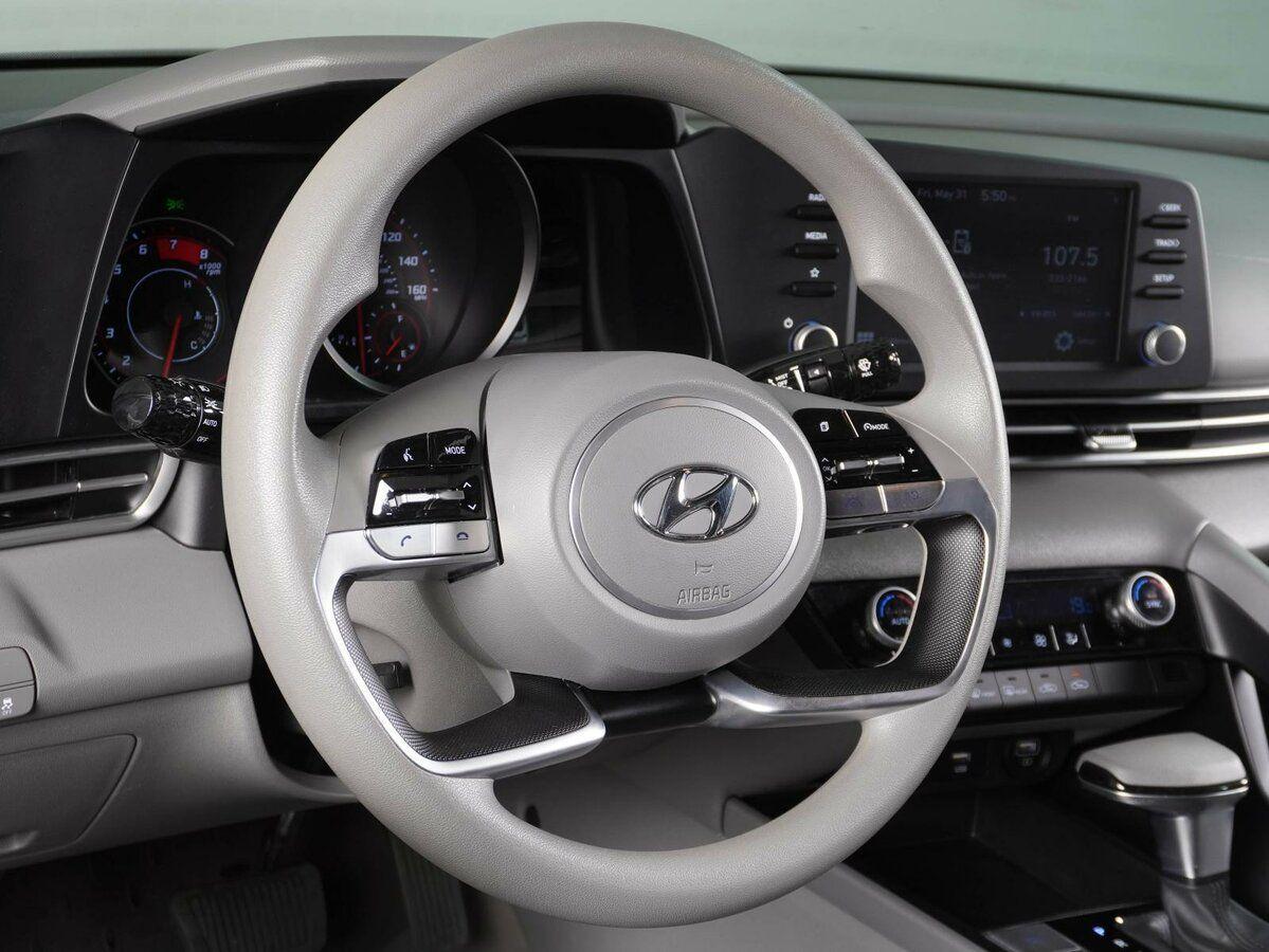 Hyundai Elantra, 2023