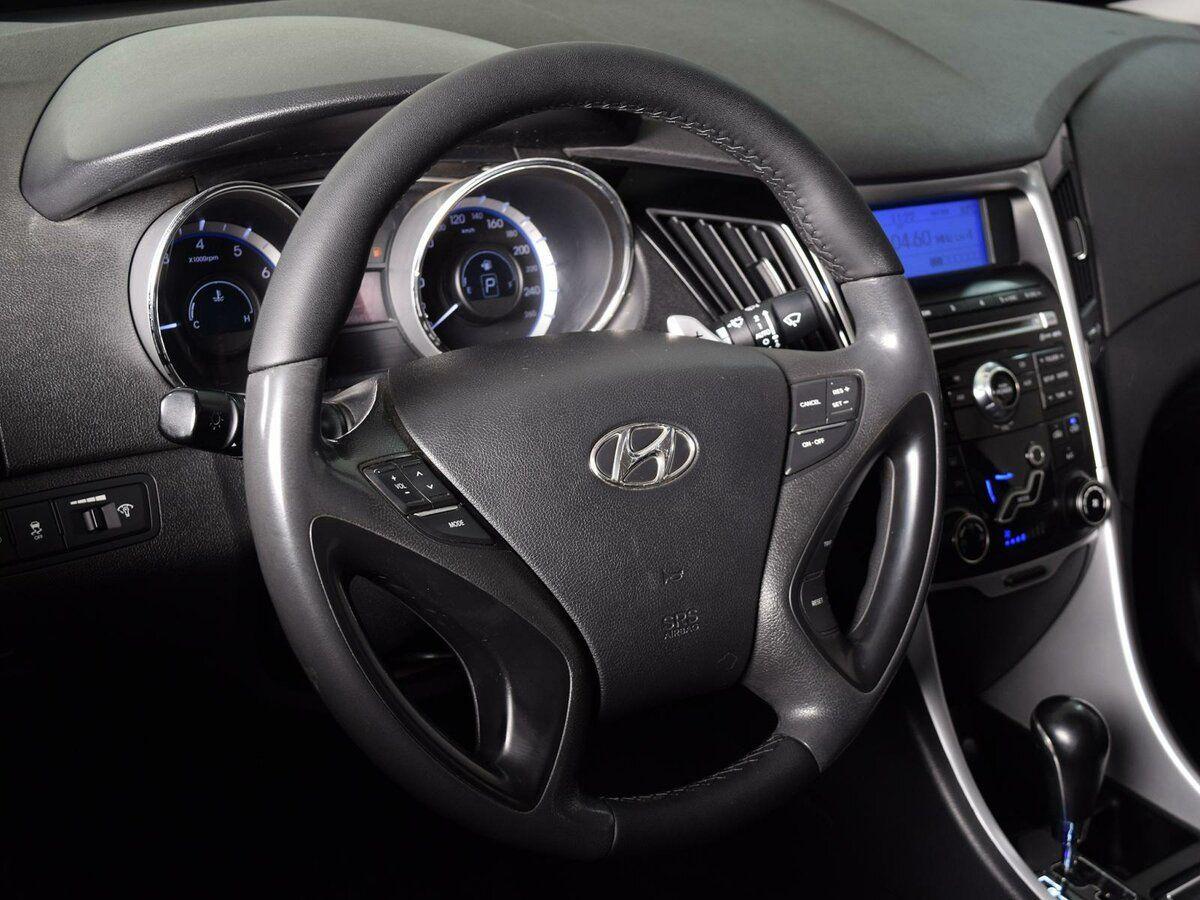 Hyundai Sonata, 2011