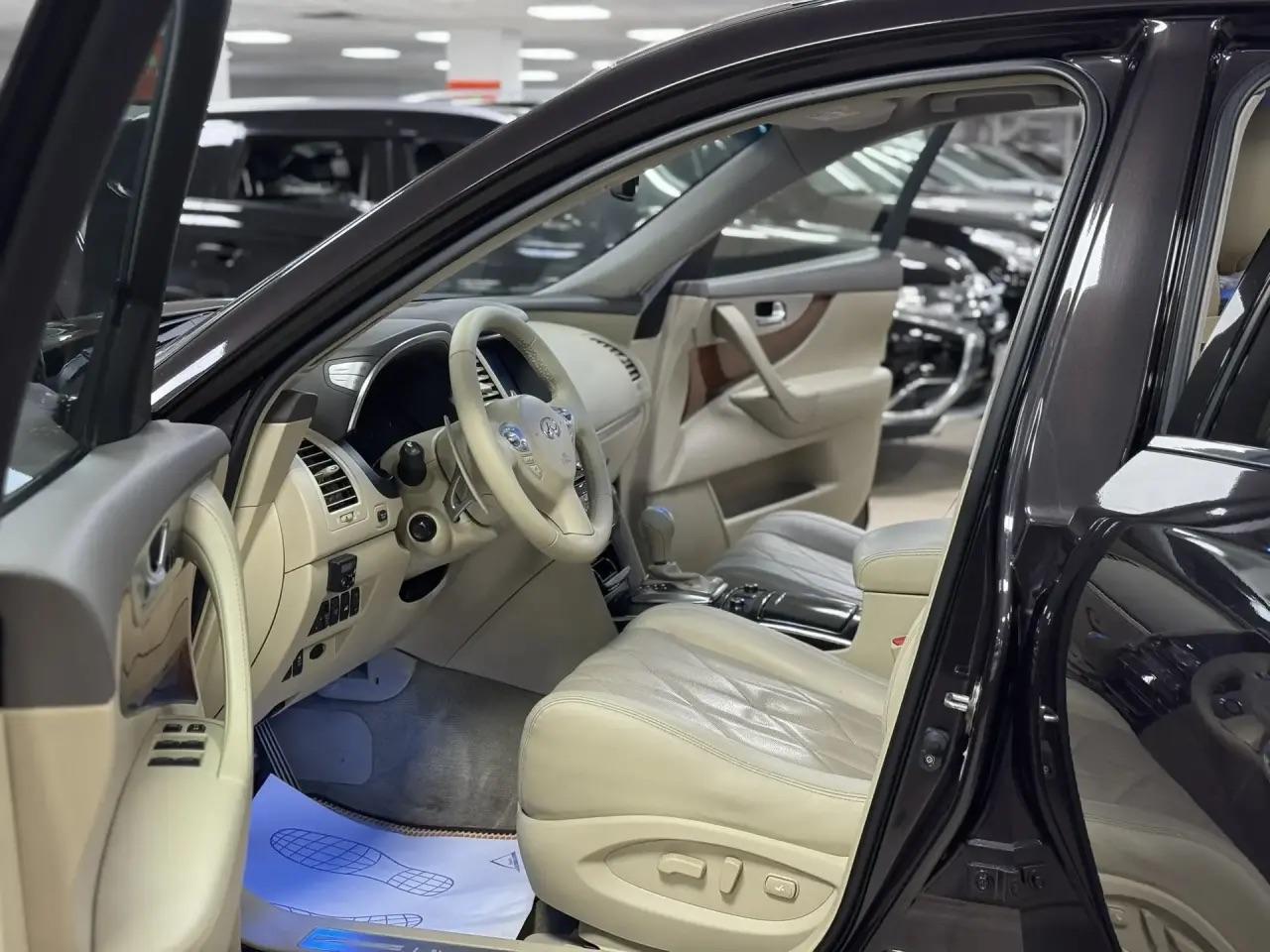 Infiniti QX70