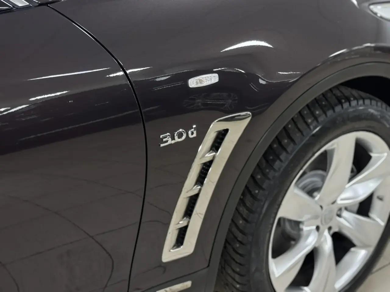 Infiniti QX70