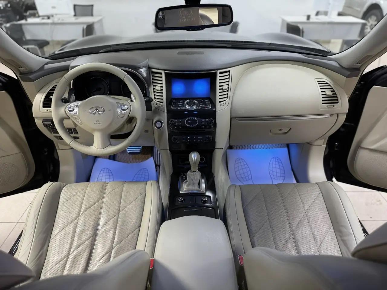 Infiniti QX70
