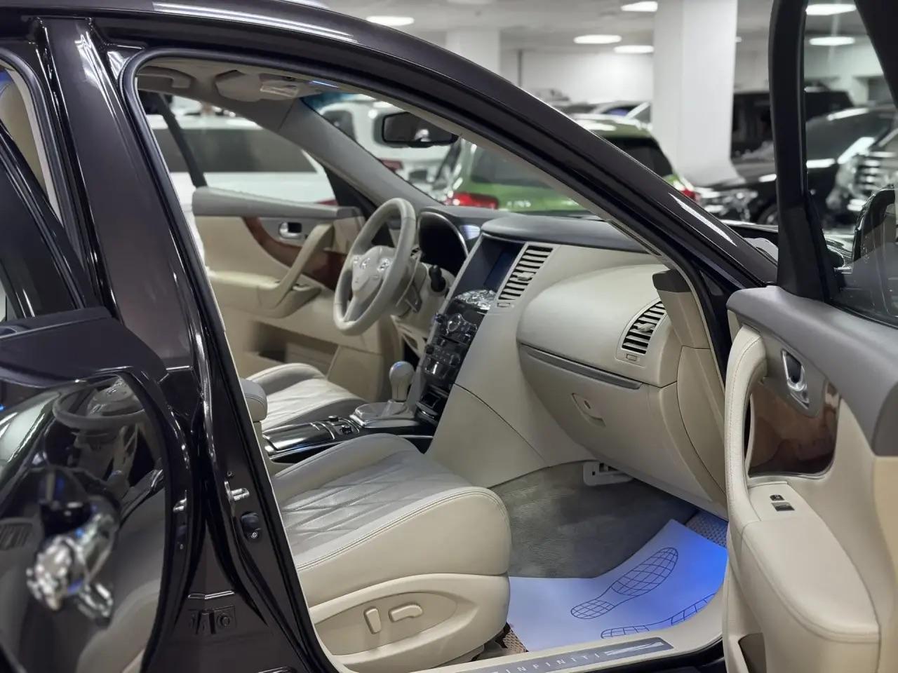 Infiniti QX70