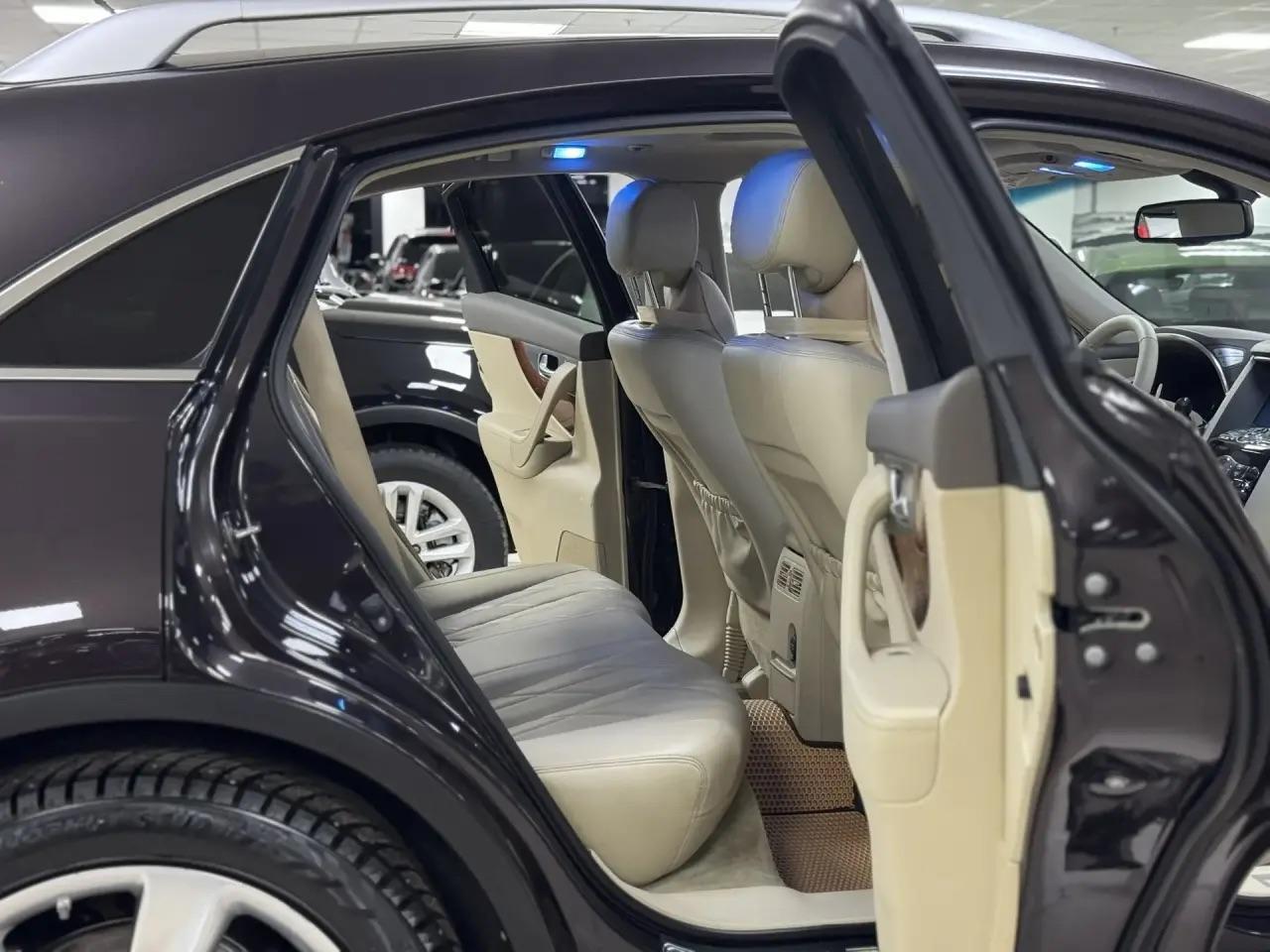 Infiniti QX70