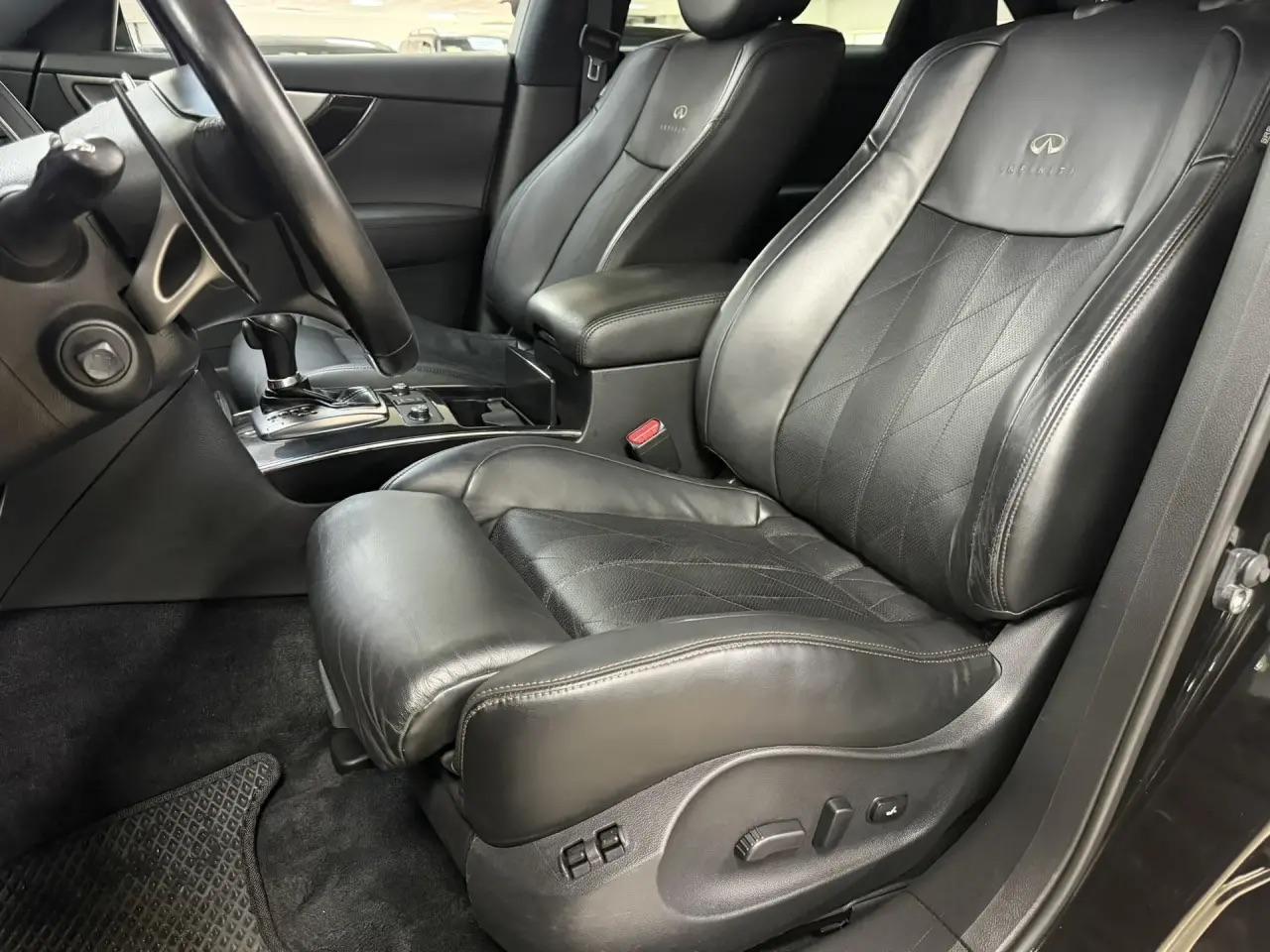 Infiniti QX70