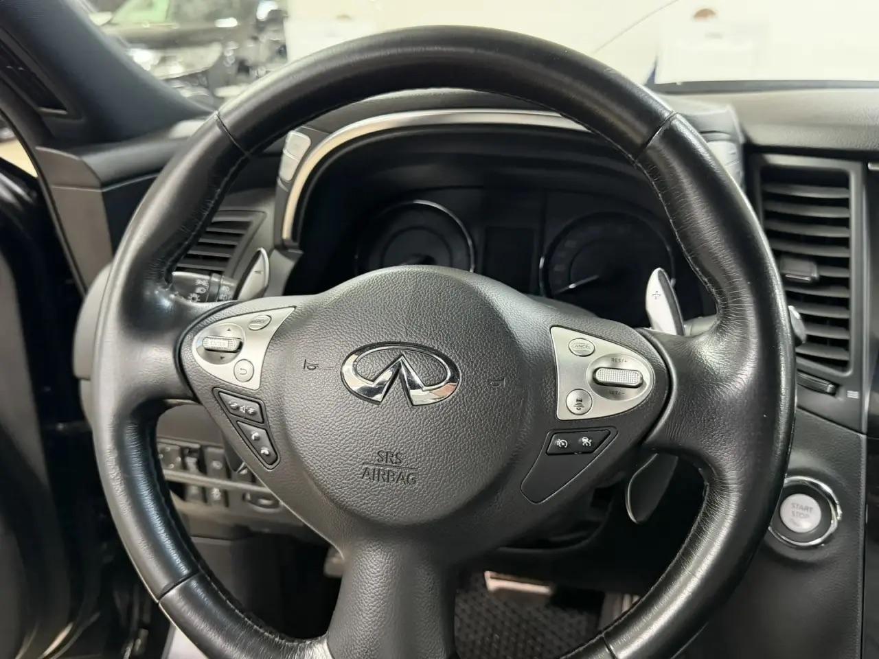 Infiniti QX70