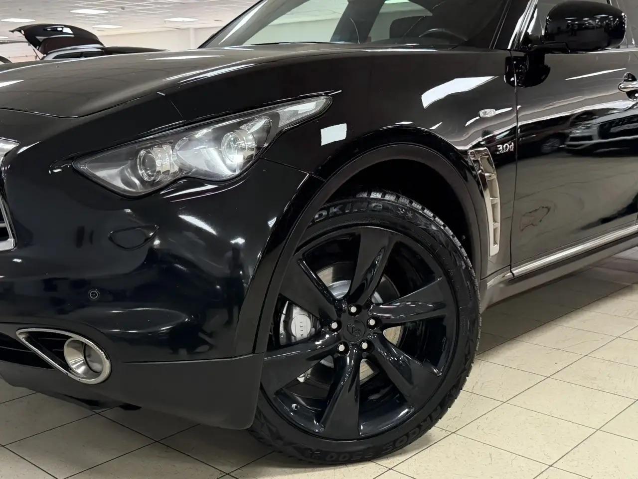 Infiniti QX70